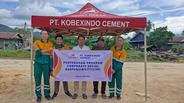 Kepedulian Nyata untuk Desa Sekerat: Penyerahan Program CSR PT. KOBEXINDO CEMENT