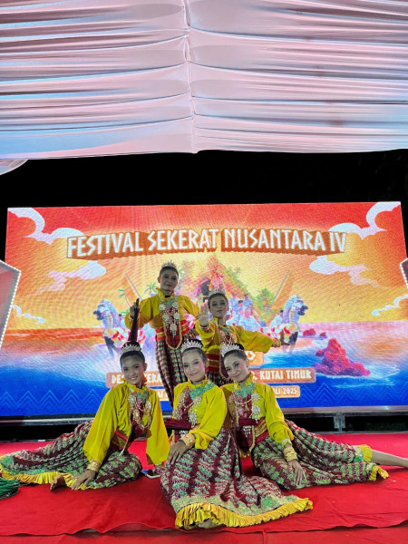 Penampilan Tari Pesisir Sekerat Dalam Rangka Festival Sekerat Nusantara IV Tahun 2025