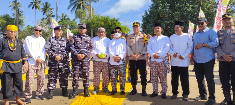 Penguluran Perahu Naga Dalam Rangka Festival Sekerat Nusantara IV Tahun 2025