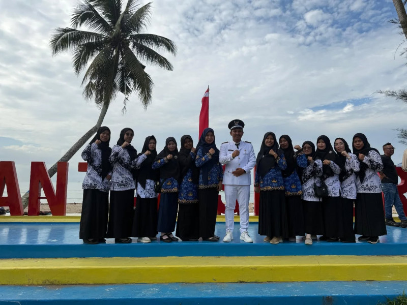 Pemerintah Desa Sekerat bersama guru SD dan PAUD KB merayakan kemerdekaan HUT RI ke 80. Merdeka 🔥🔥🔥