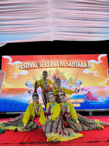 Penampilan Tari Pesisir Sekerat Dalam Rangka Festival Sekerat Nusantara IV Tahun 2025