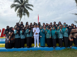 “Merah putih berkibar, semangat desa makin berkobar.  Pemerintah Desa, PKK, dan Posyandu bersama rayakan kemerdekaan